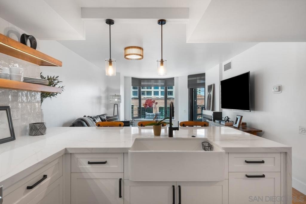 500 W Harbor Dr. - Photo 4