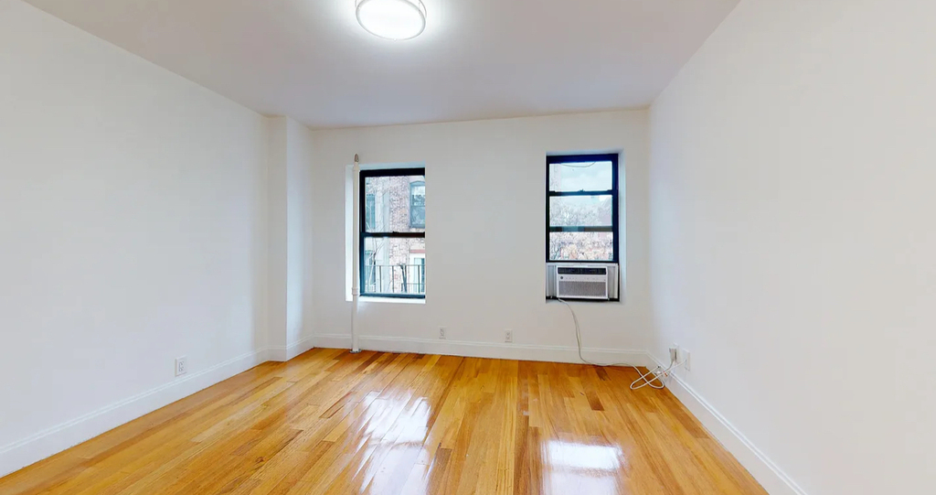 West 10th Street - Photo 3