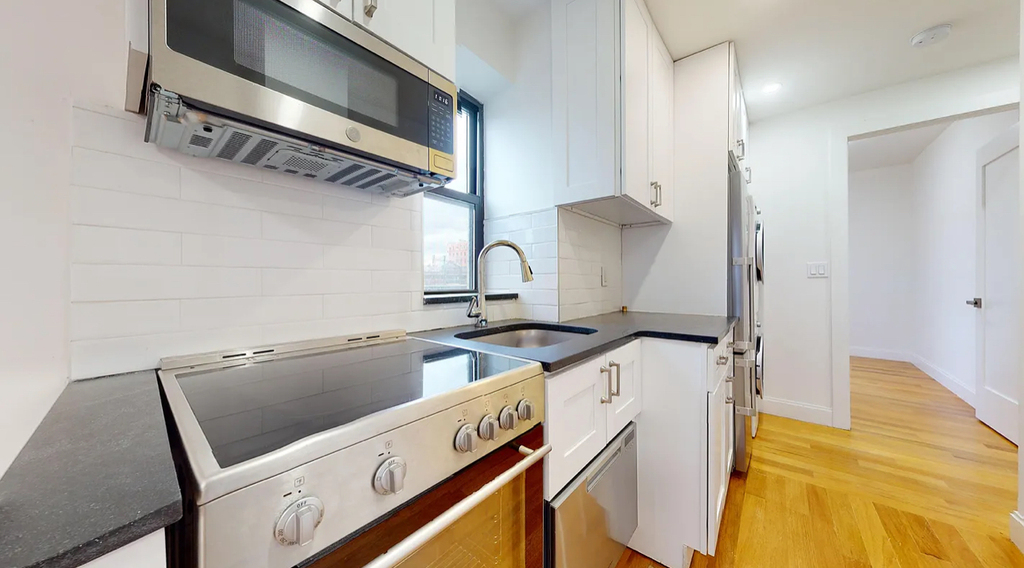 West 10th Street - Photo 1