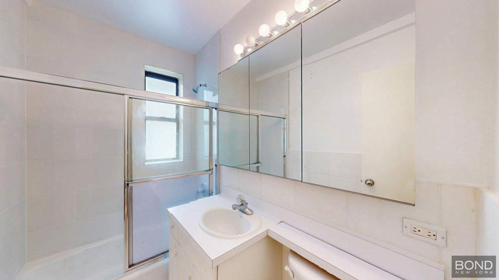 1680 York Avenue - Photo 4