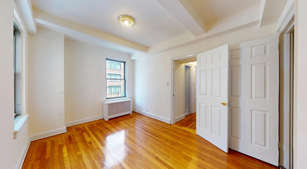 East 38th Street  - Photo 7