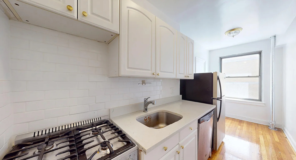 East 38th Street  - Photo 12