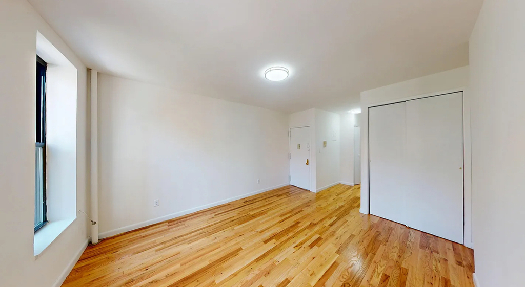 East 74th Street - Photo 2