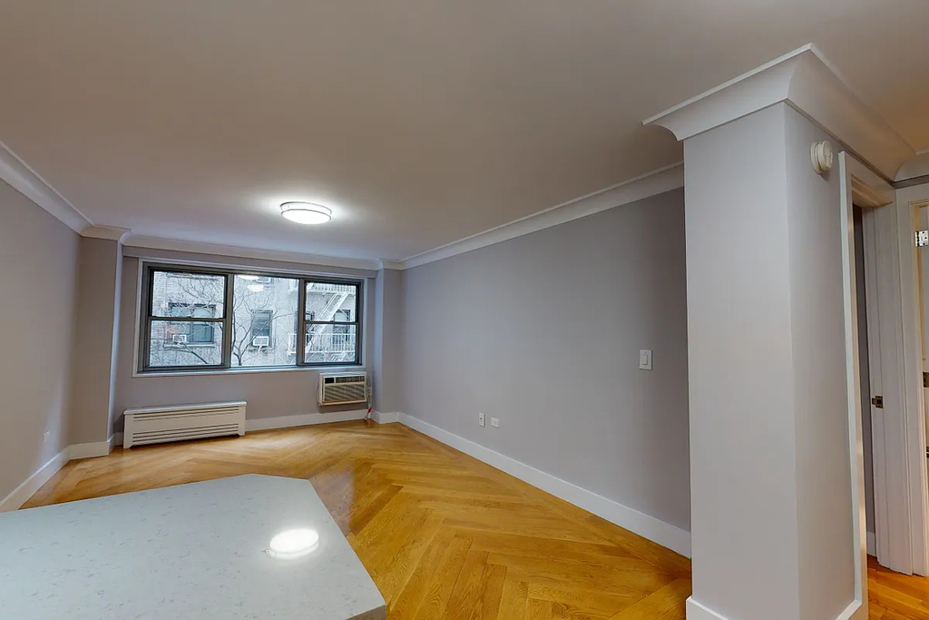 Columbus Avenue Flex 2 - Photo 1