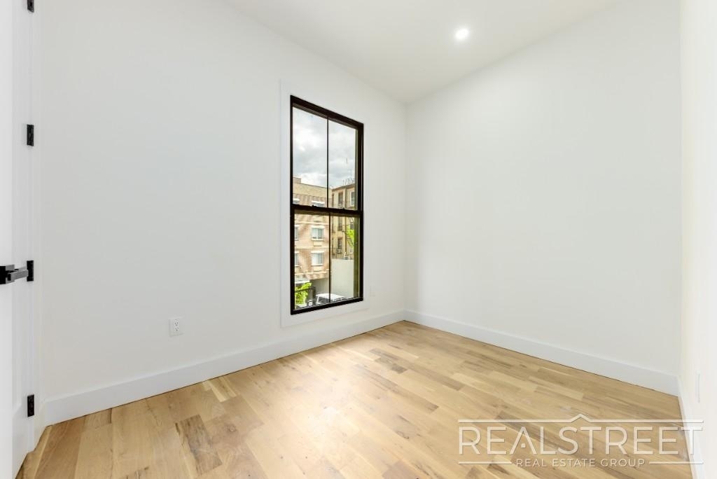 234 24th St - Photo 5