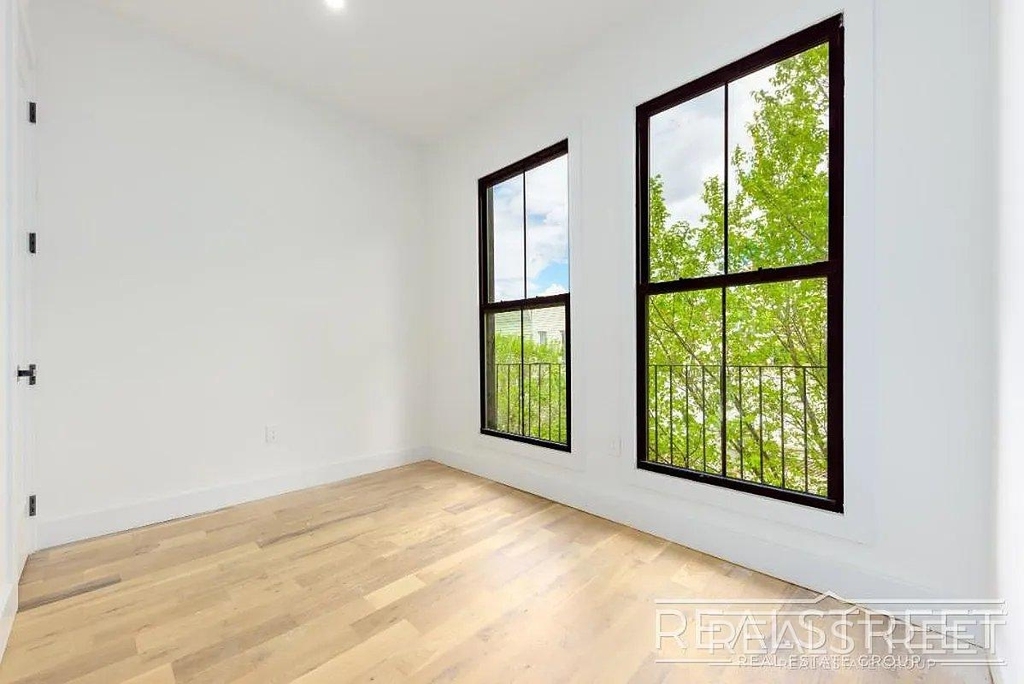 234 24th St - Photo 3
