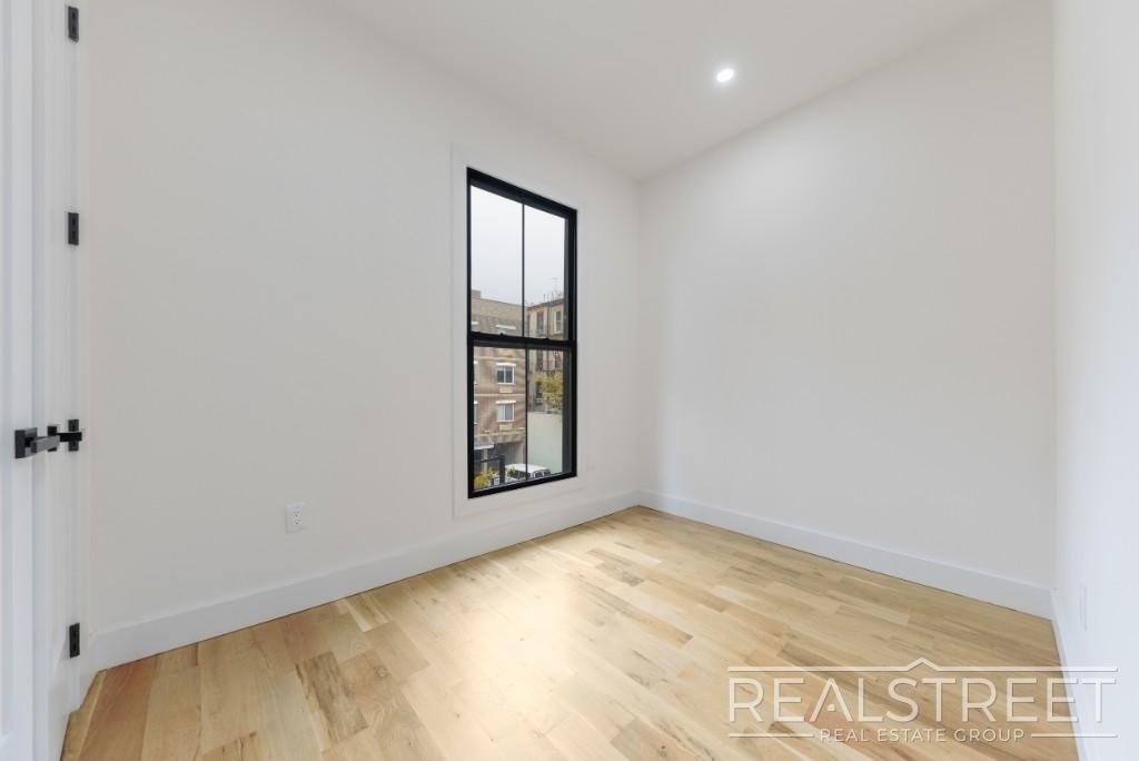 234 24th St - Photo 4