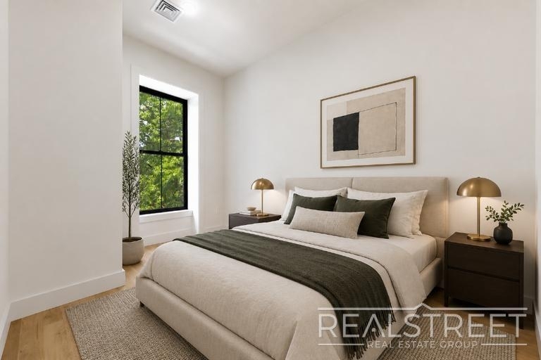 246 Vernon Ave - Photo 2