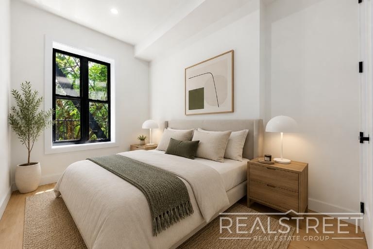 246 Vernon Ave - Photo 3