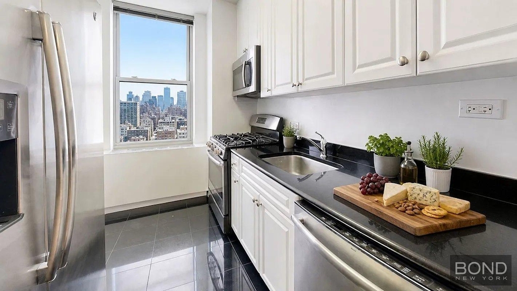 East 31st Street - Photo 2