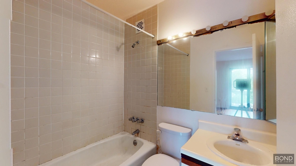 Second Avenue - Photo 5