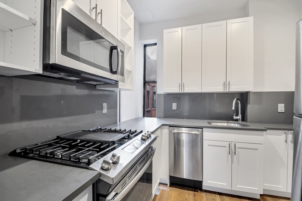 West 45th Street - Photo 1