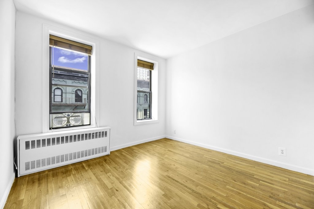 East 25th Street - Photo 3