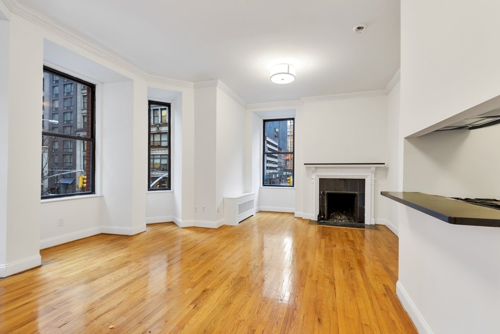 Madison Avenue - Photo 0