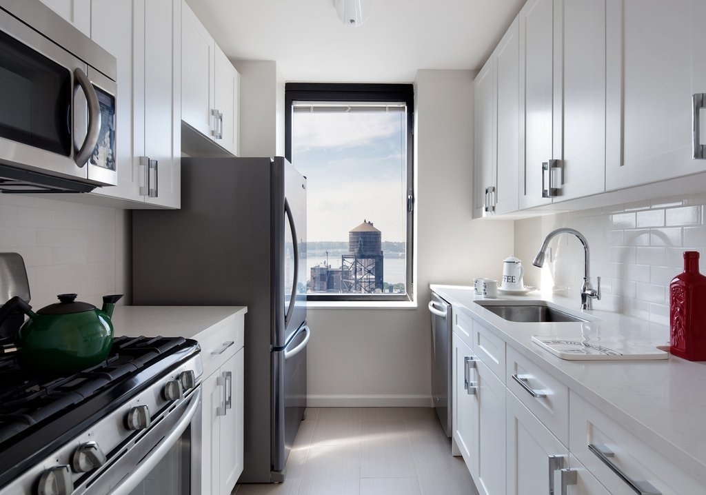 West 94th Street - Photo 0
