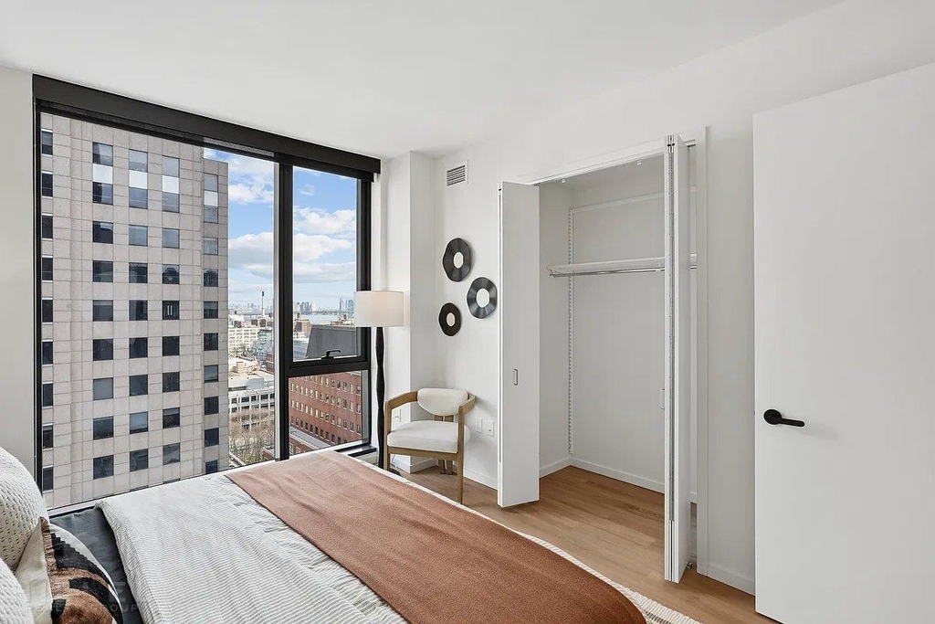Willoughby Street - Photo 2