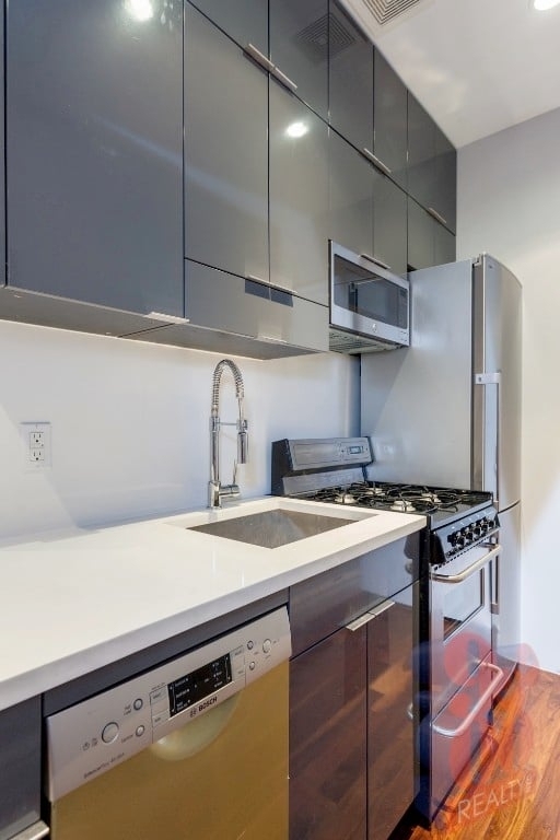 Lexington Ave - Photo 2
