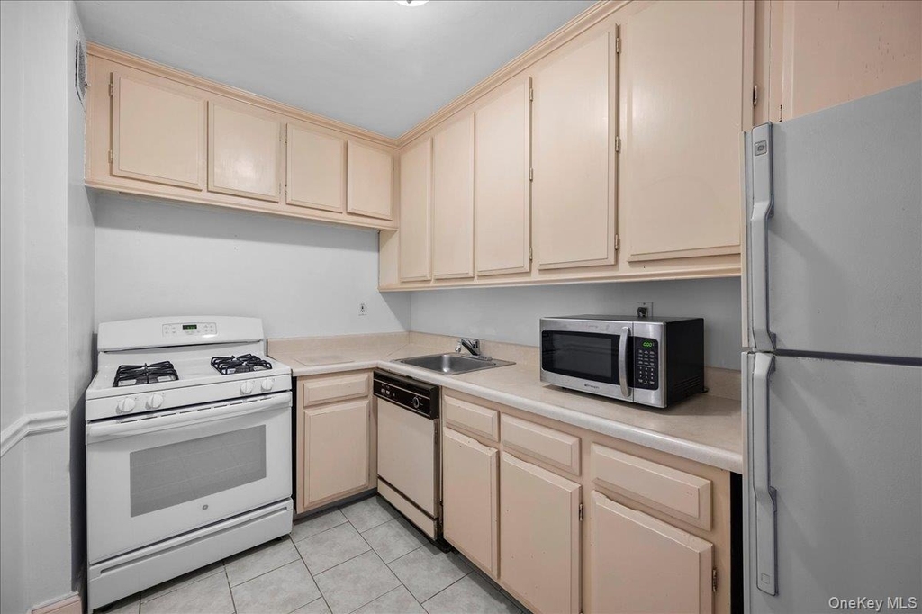 21 Fairview Avenue - Photo 5