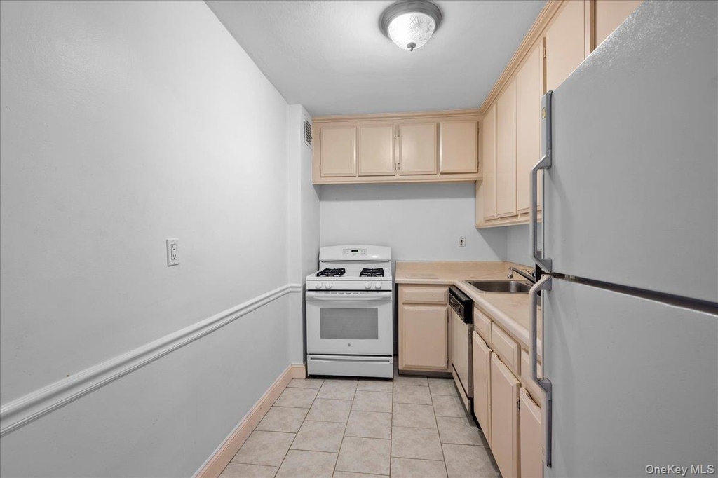 21 Fairview Avenue - Photo 6