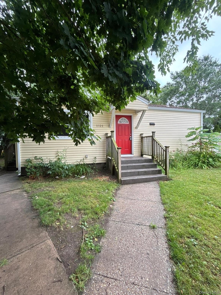 1121 Woodcrest Avenue - Photo 0