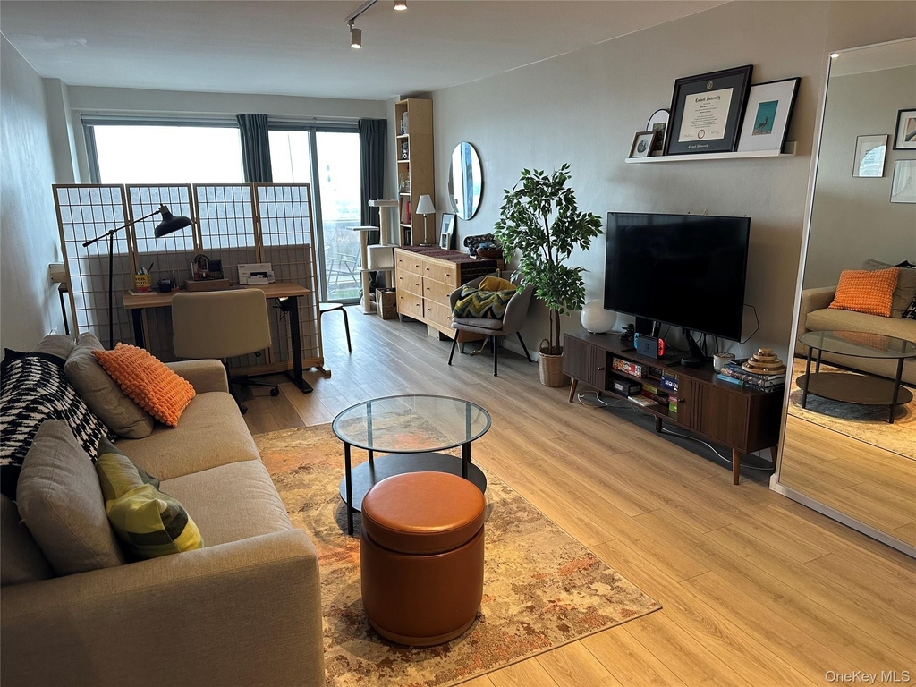 175-20 Wexford Terrace - Photo 1