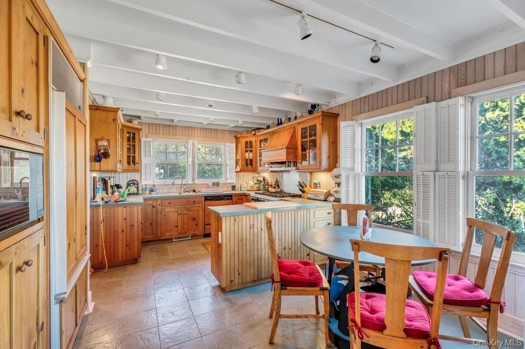 10450 New Suffolk Avenue - Photo 9