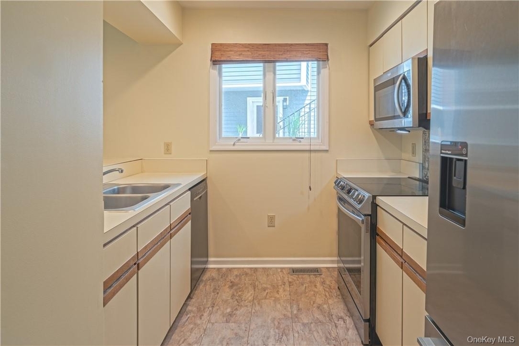 16 Hudson Point Lane - Photo 9