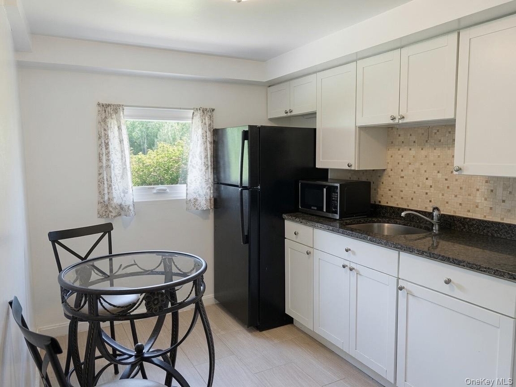 1 Holland Lane - Photo 4
