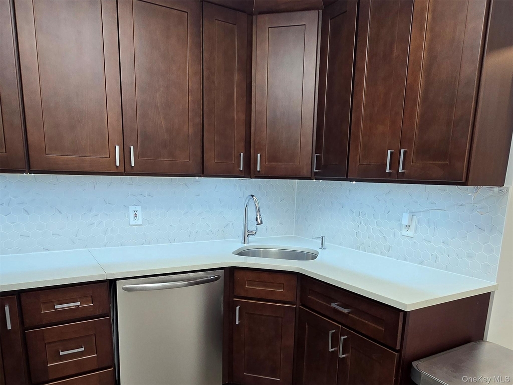 7411 85th Drive - Photo 5
