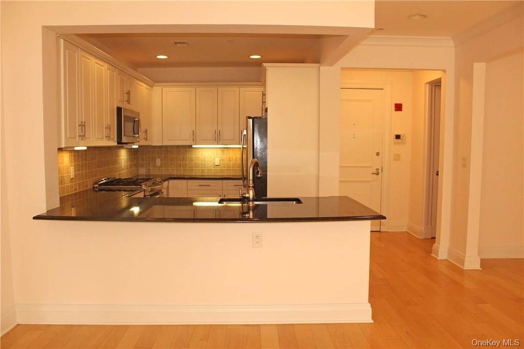 405 Trump Park - Photo 13
