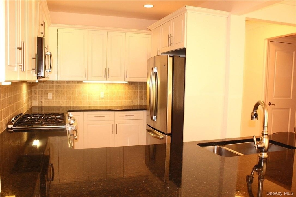 405 Trump Park - Photo 14