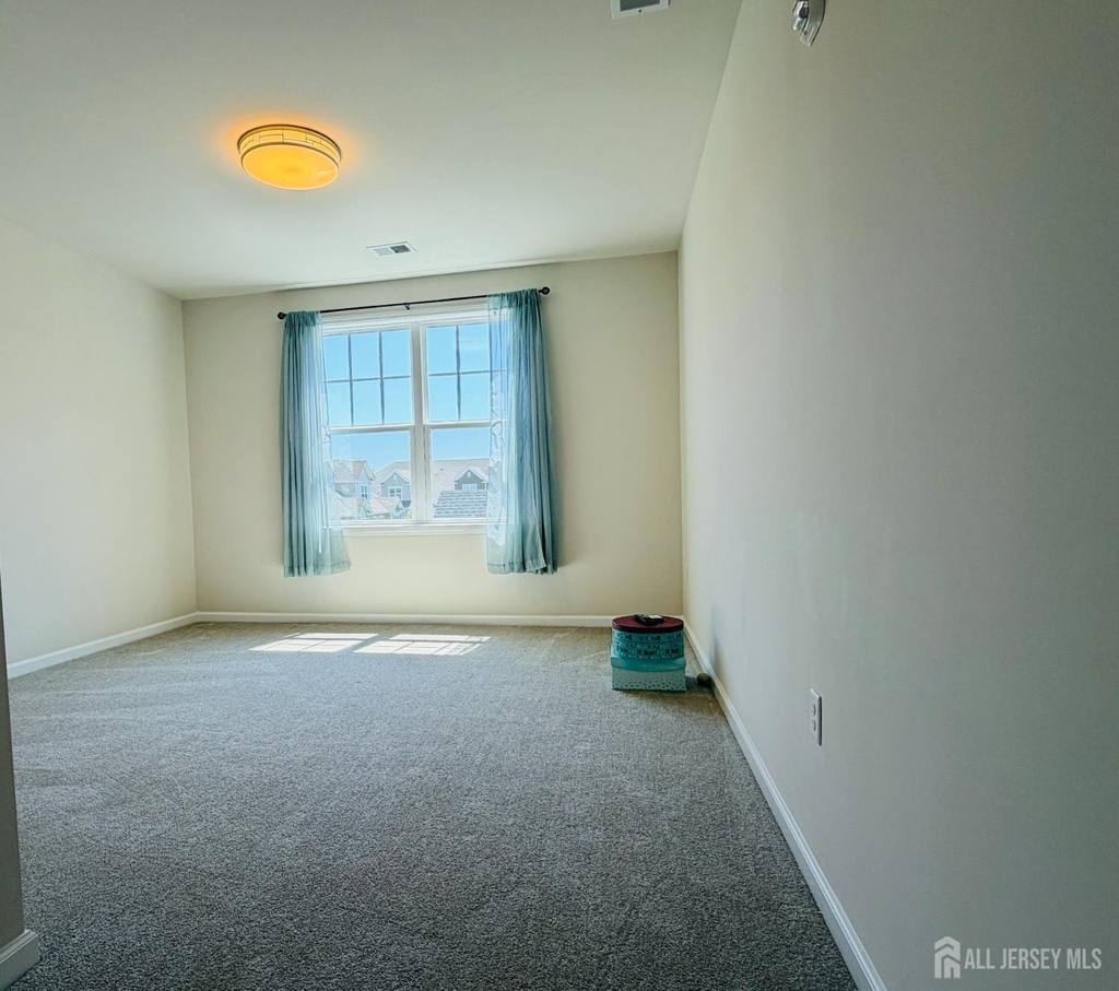 907 Greenland Square - Photo 10