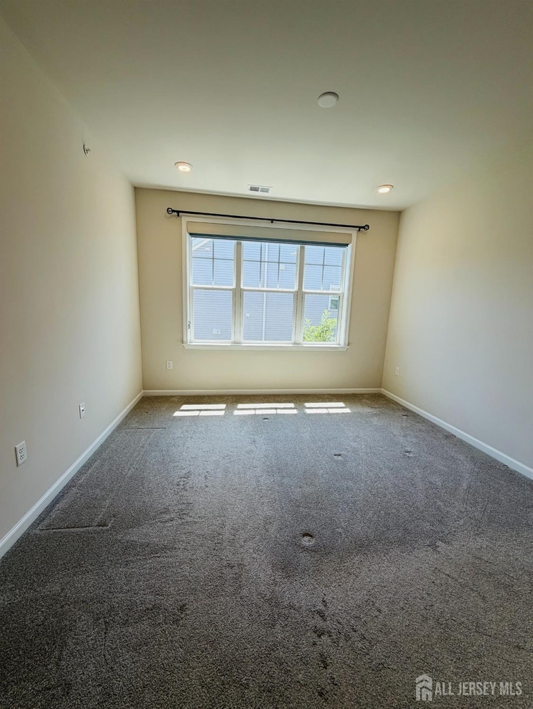 907 Greenland Square - Photo 29