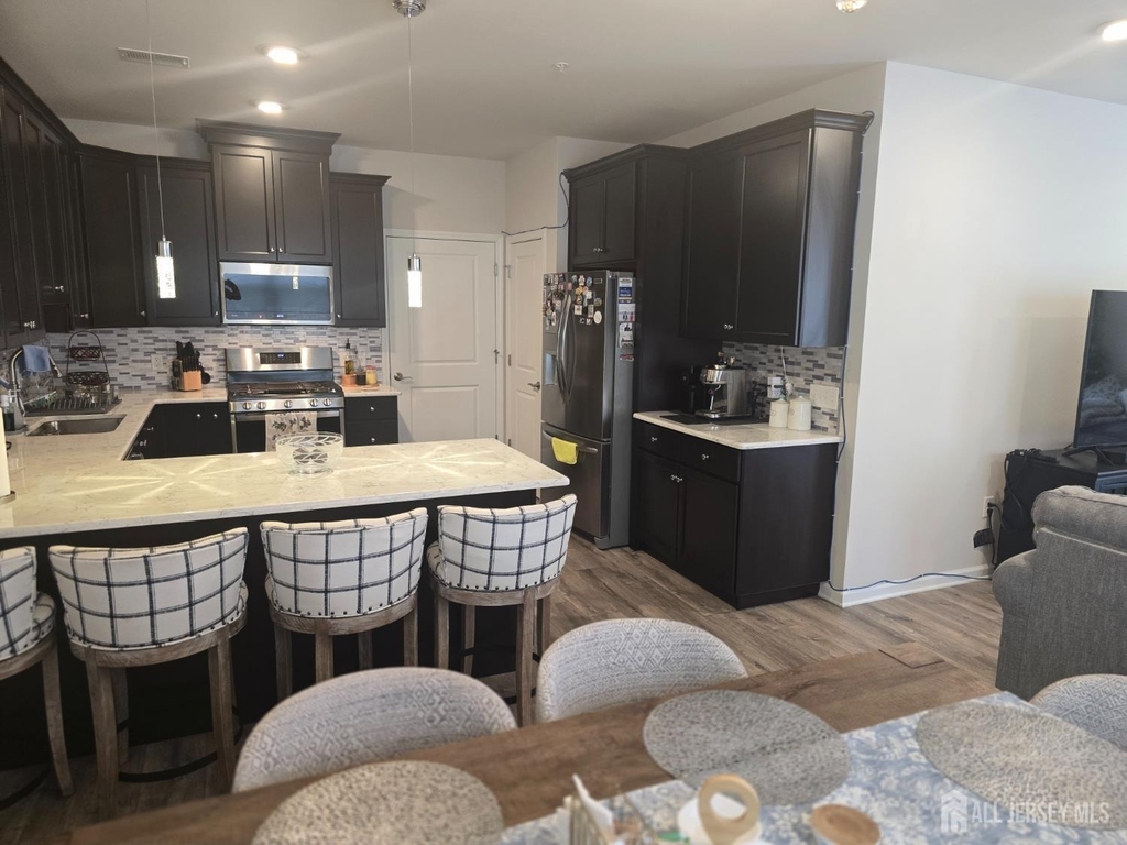 907 Greenland Square - Photo 13