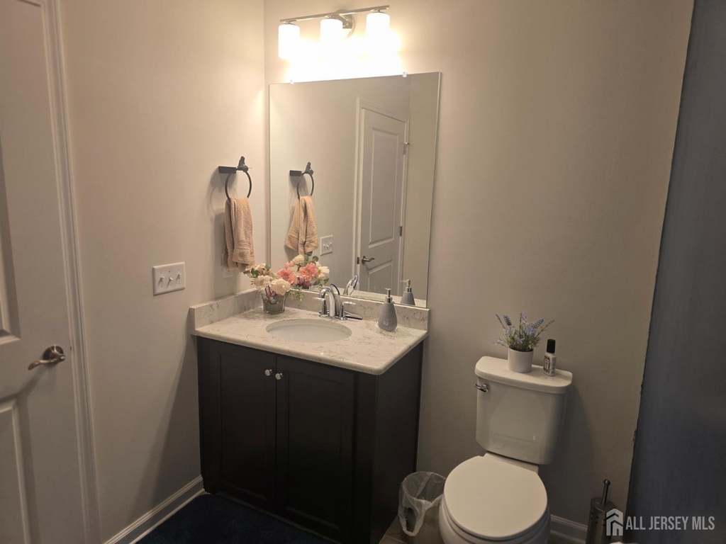 907 Greenland Square - Photo 8