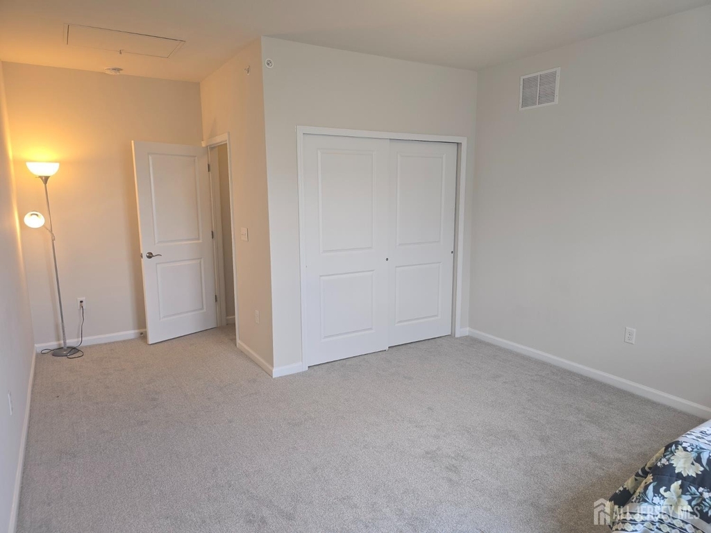 907 Greenland Square - Photo 3