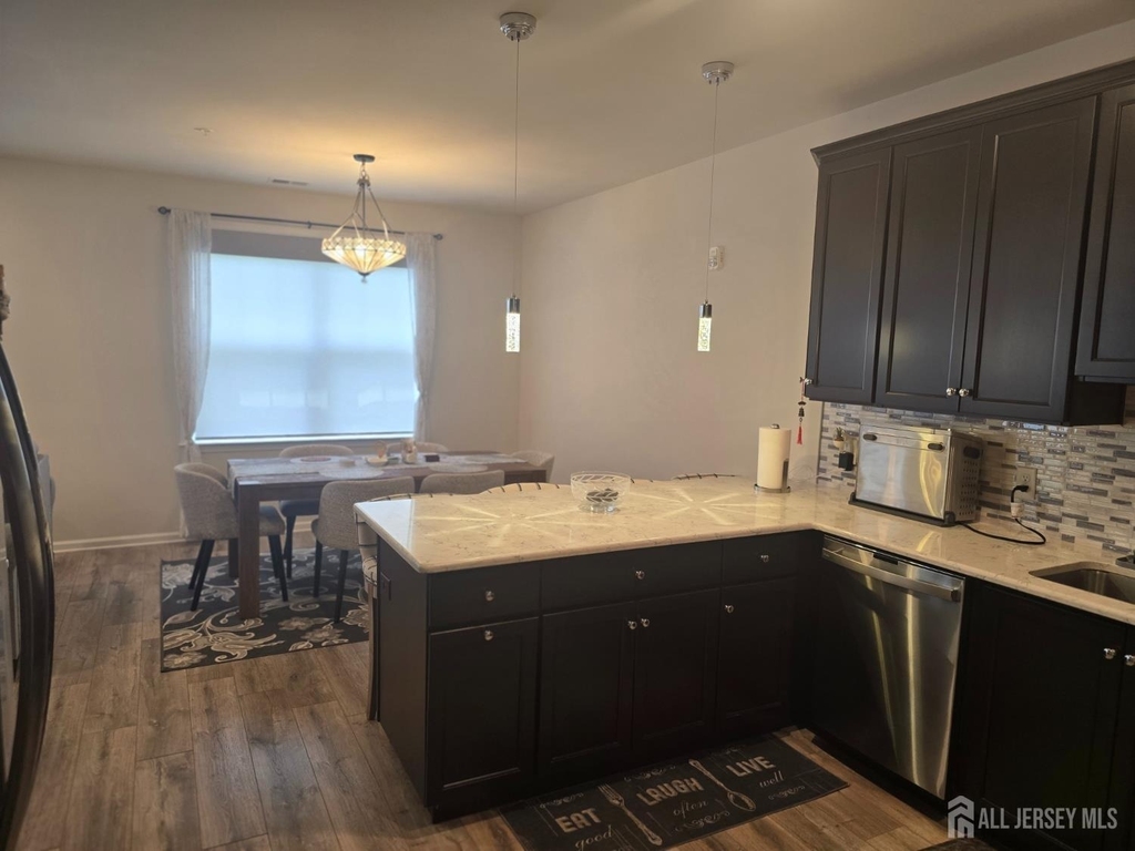 907 Greenland Square - Photo 9