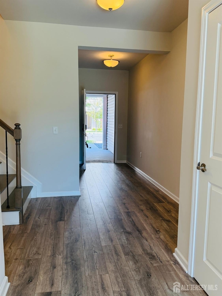 907 Greenland Square - Photo 13