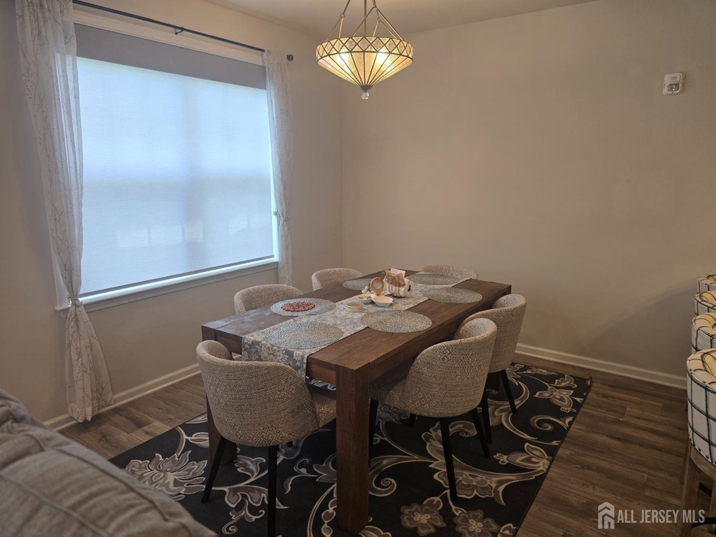 907 Greenland Square - Photo 10