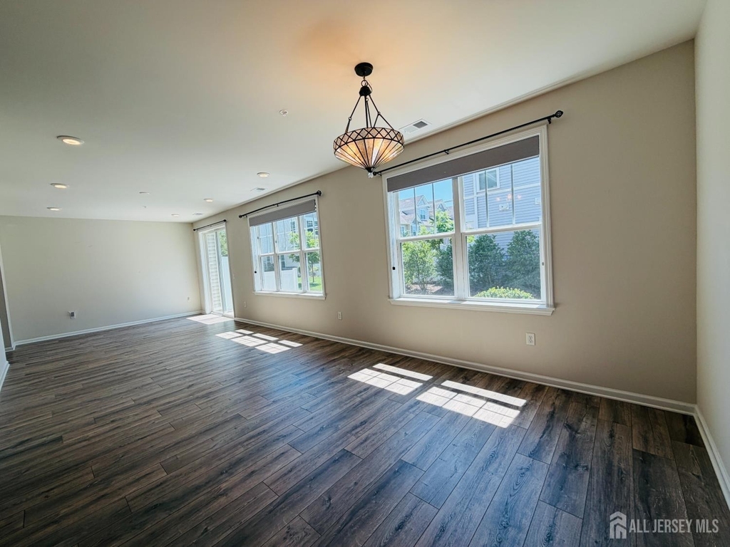 907 Greenland Square - Photo 20