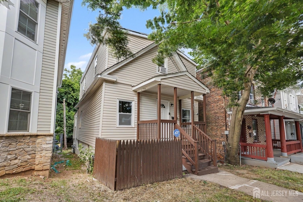 181 Hale Street - Photo 1