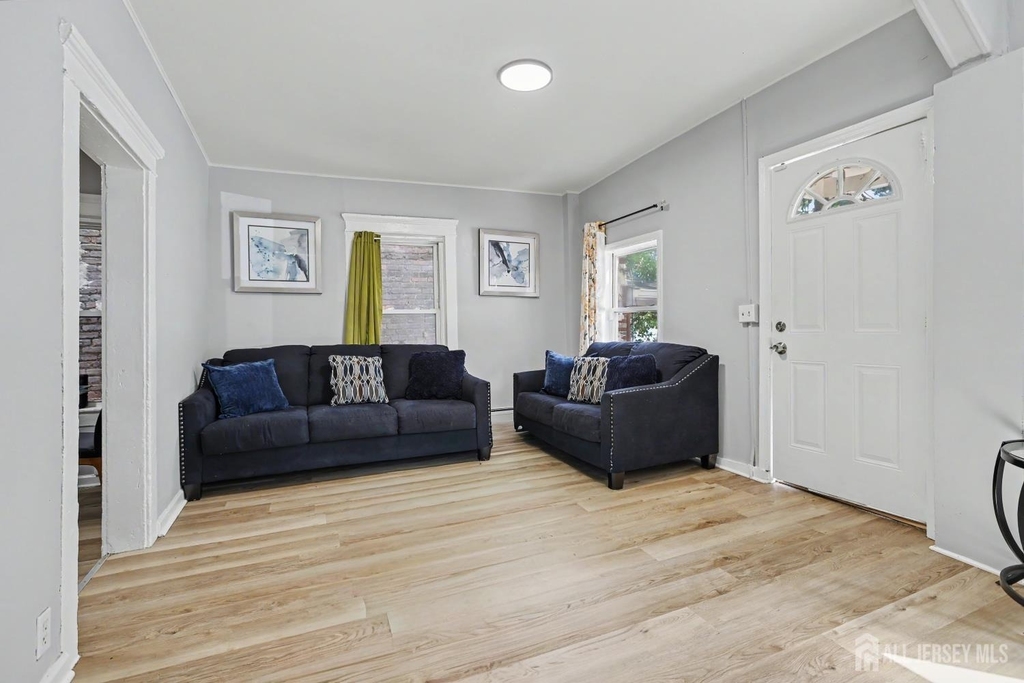 181 Hale Street - Photo 4