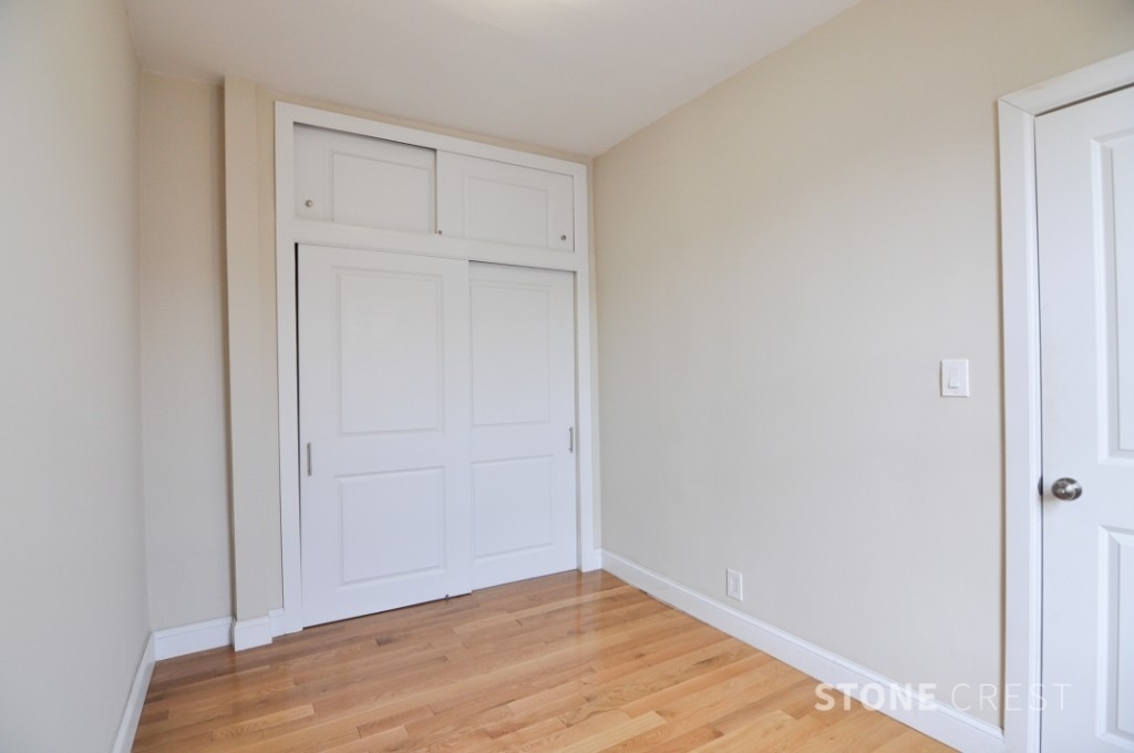 225 Central Park N - Photo 2