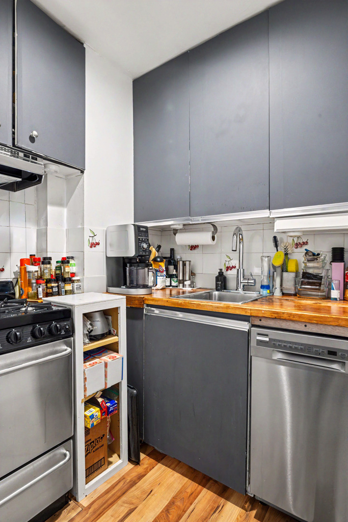145 E 29th Street - Photo 2