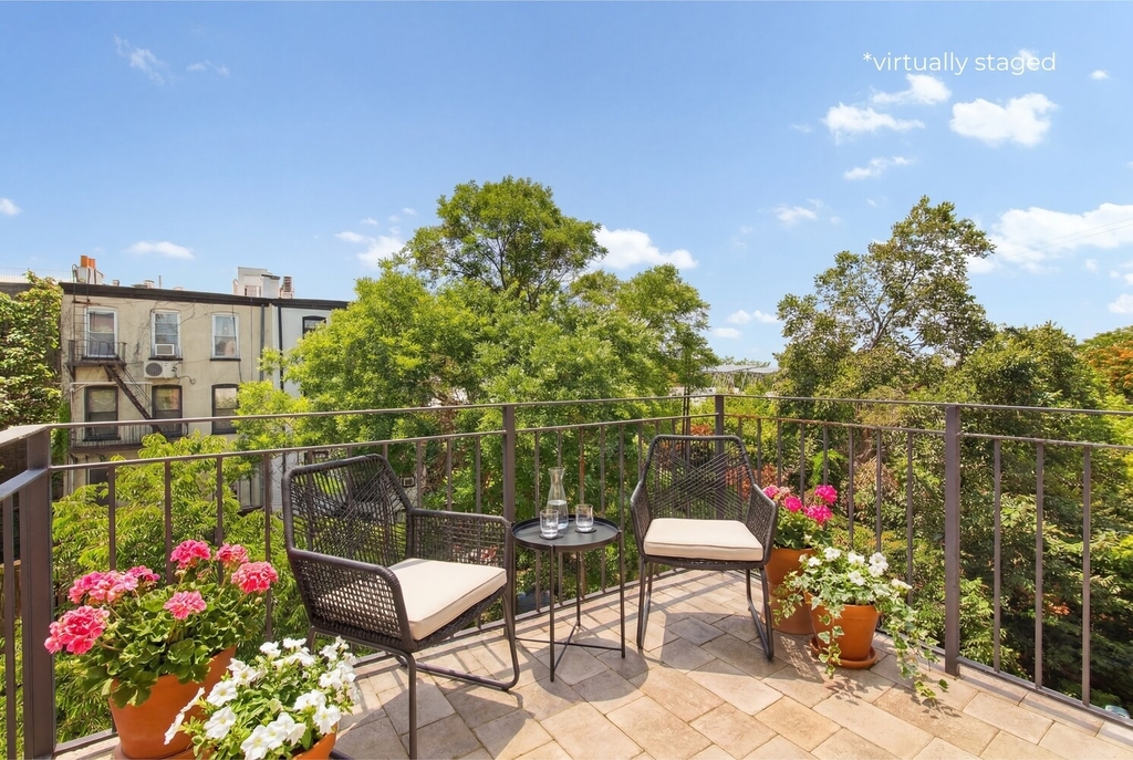 686 Carroll Street - Photo 3