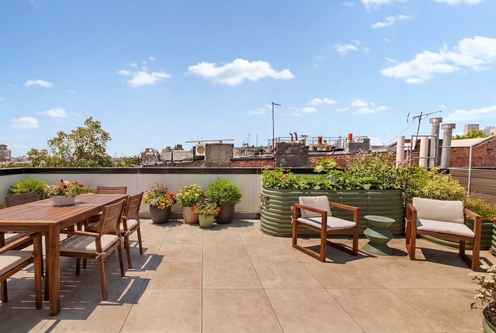 686 Carroll Street - Photo 7