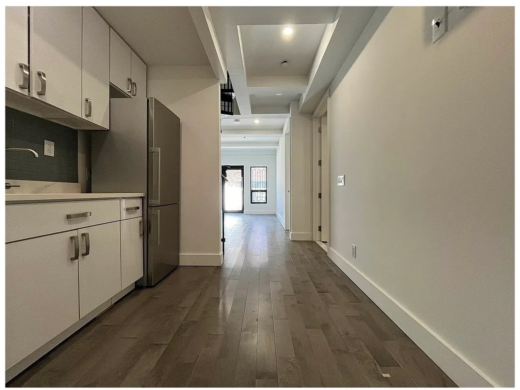 2113 5th Avenue - Photo 2