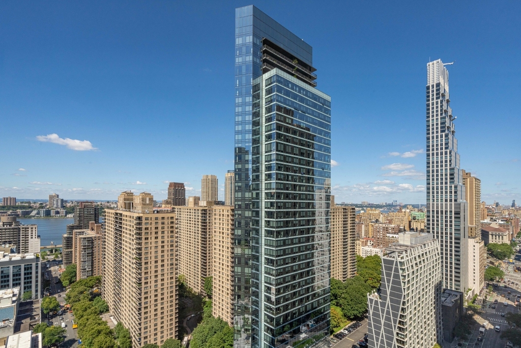 160 W 66th Street - Photo 2