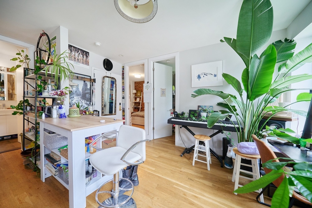 335 W 43rd Street - Photo 2