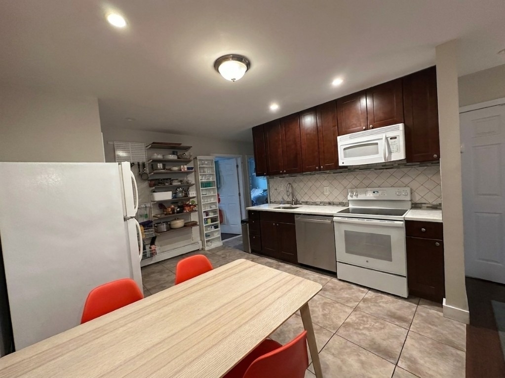 374 Van Brunt Street - Photo 2